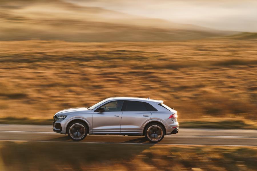  Audi RS Q8 2020 года  (UK) (фото 2 из 40)